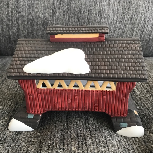 Dept 56 Red Covered Bridge Heritage Village Collection - Picture 7 of 9